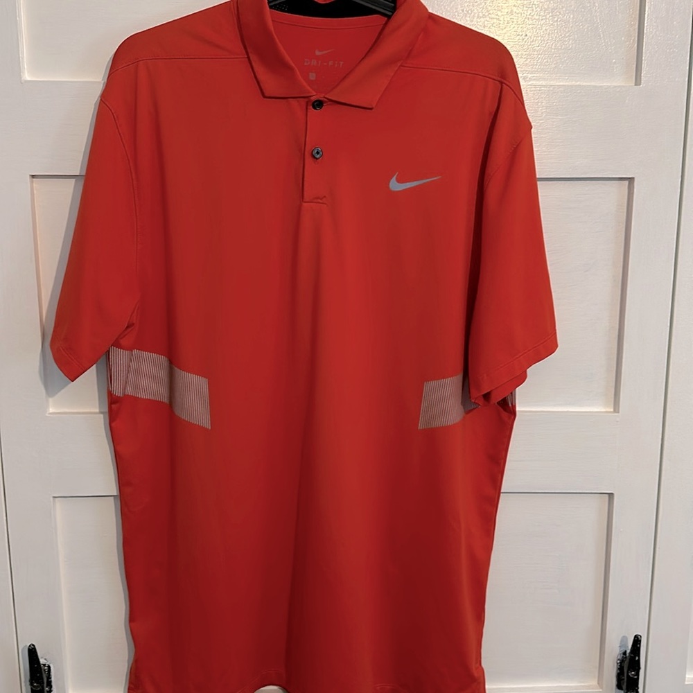 Nike dry fit size medium golf shirt